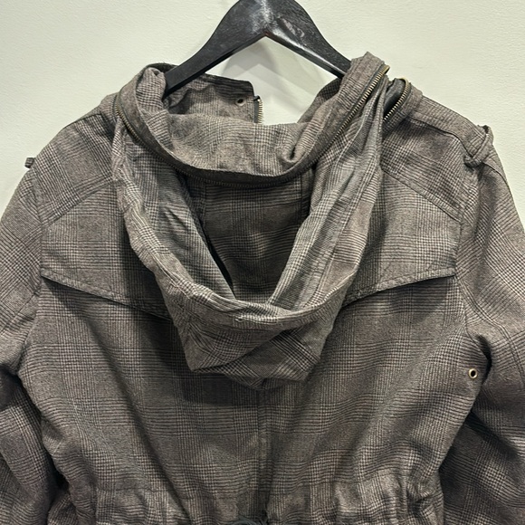 Brown plaid utility jacket with all the snaps and zippers - Picture 14 of 16